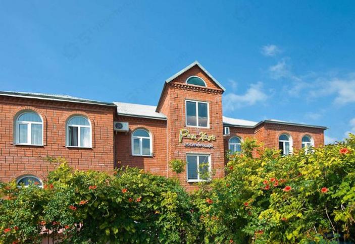 Частный гостиничный комплекс Ред Хауз, п. Шепси