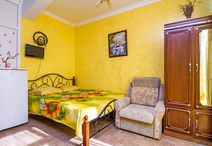 Трехместный стандарт (№106). Отель Три И, г. Сочи, Лазаревский район, п. Лоо