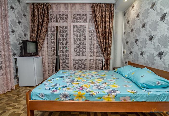 Трехместный Стандарт двухместный. Гостевой дом по ул. Пролетарская 22, г. Сочи, п. Лазаревское