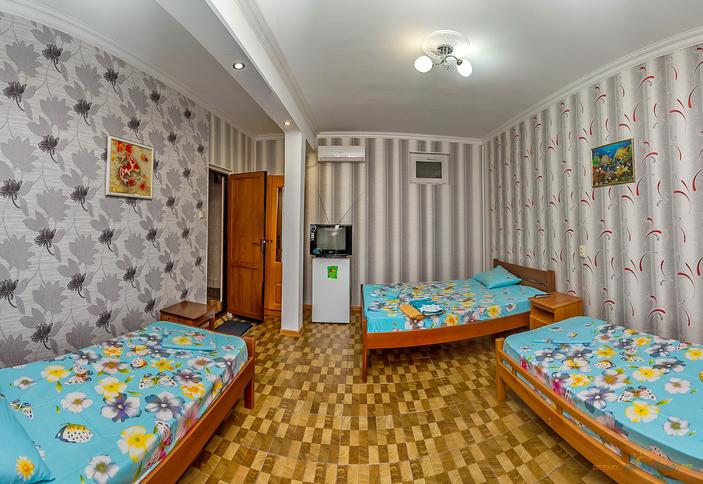 Четырехместный Стандарт двухместный. Гостевой дом по ул. Пролетарская 22, г. Сочи, п. Лазаревское