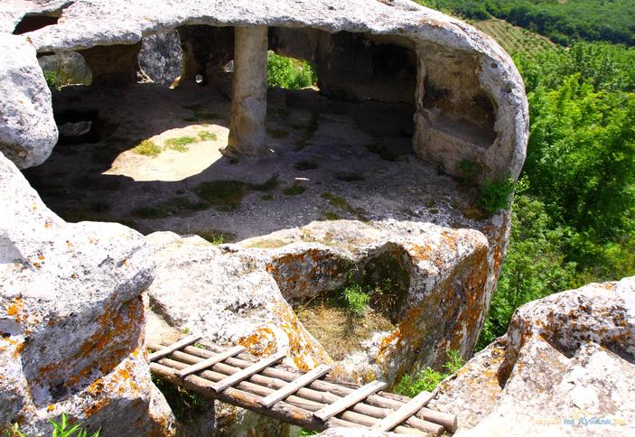 Пещерный город-крепость Эски-Кермен, Бахчисарай, Крым