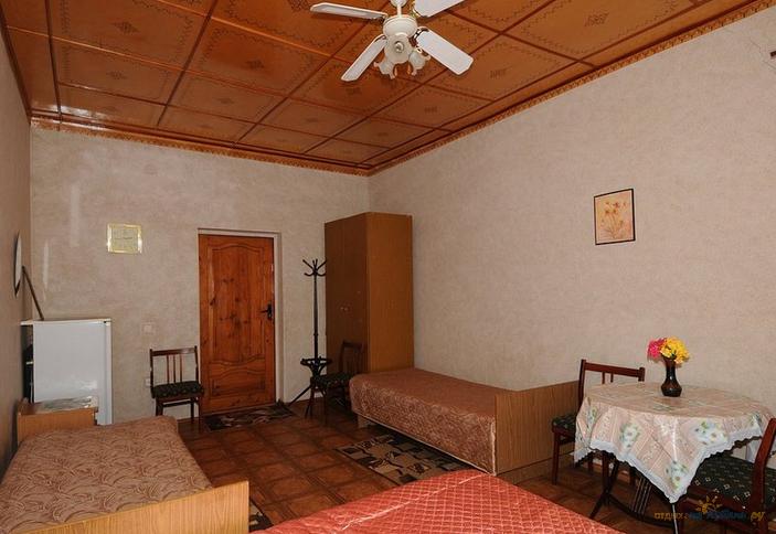 Четырехместный номер эконом. Гостевой дом Галина, Темрюкский р-н, ст. Голубицкая