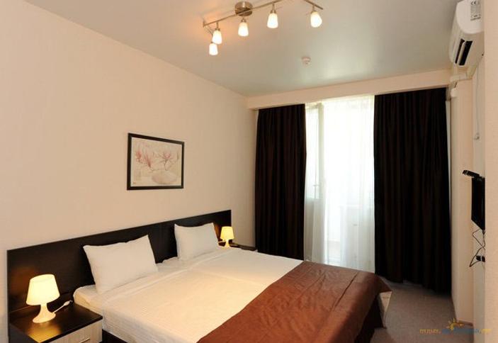 Двухкомнатный номер. Отель Бархатные сезоны Александровский сад, Сочи, Адлерский район