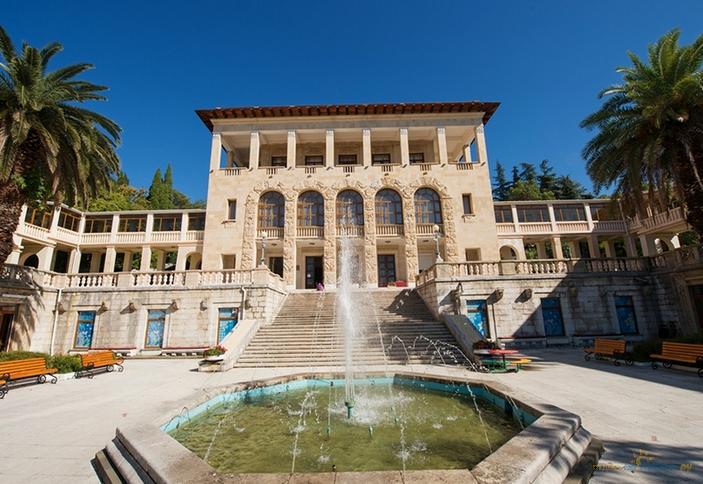 Санаторий Орджоникидзе, г. Сочи. Здание СПиР и столовой