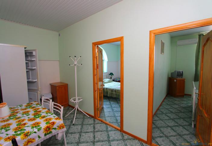 Двухкомнатный номер. Гостевой дом У Любы, г. Анапа, п. Витязево