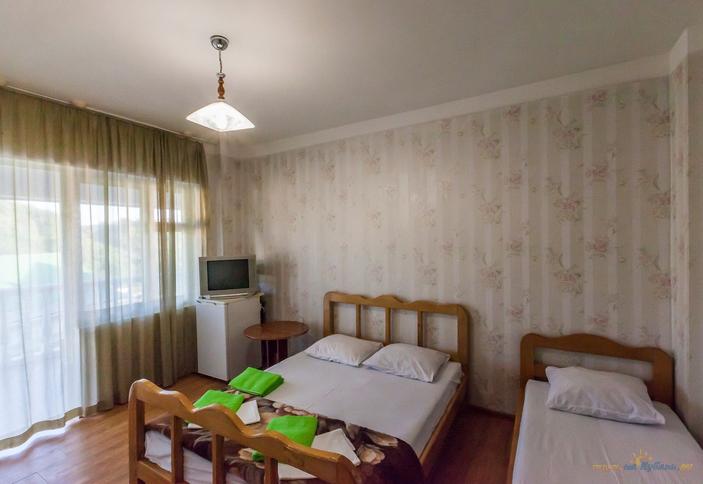 Трехместный номер. Гостиница Мария, Туапсинский район, с. Лермонтово, урочище Широкая щель