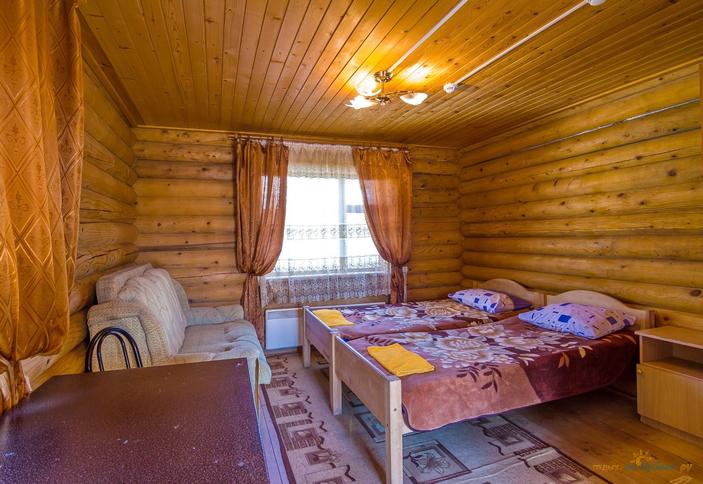 Двухместный номер повышенной комфортности в двухсекционном домике. Гостинично-туристический комплекс Лань, респ. Адыгея, п. Каменномостский