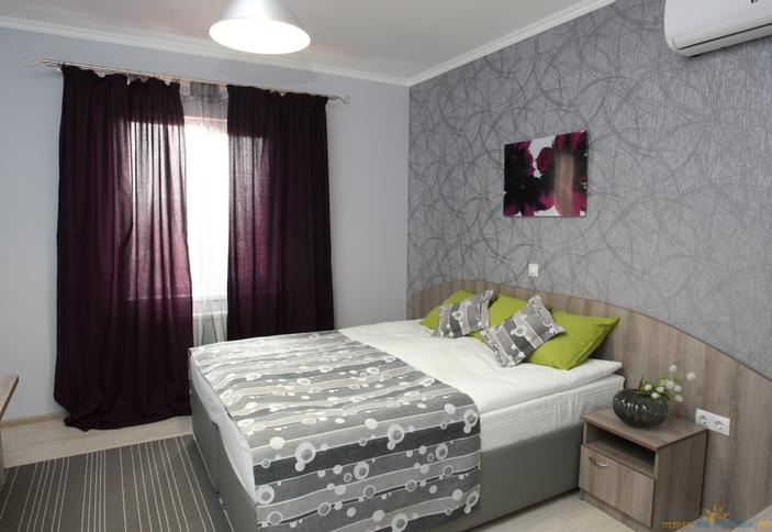 Четырехместный двухкомнатный улучшенный номер с кухней. Отель Локация, г. Краснодар