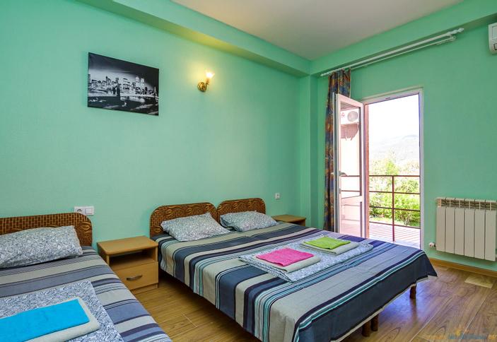 Трехместный с балконом. Гостевой дом Нирвана, г. Новороссийск, с. Южная Озереевка