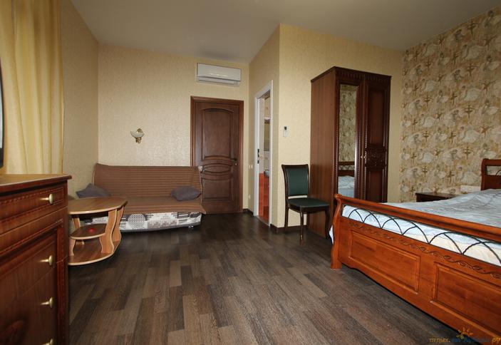 Трехместный однокомнатный люкс с балконом на 2-3 этаже 