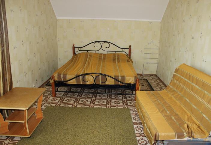 Четырехместный однокомнатный с балконом комфорт на 3 этаже.