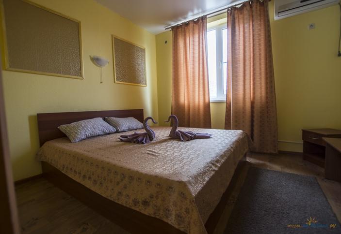 Двухкомнатный номер с террасой. Отель Питер, Темрюкский район, п. Кучугуры