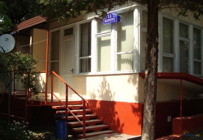 Коттедж, 3-комнатный, 5-местный. Профилакторий Эдельвейс, г. Геленджик