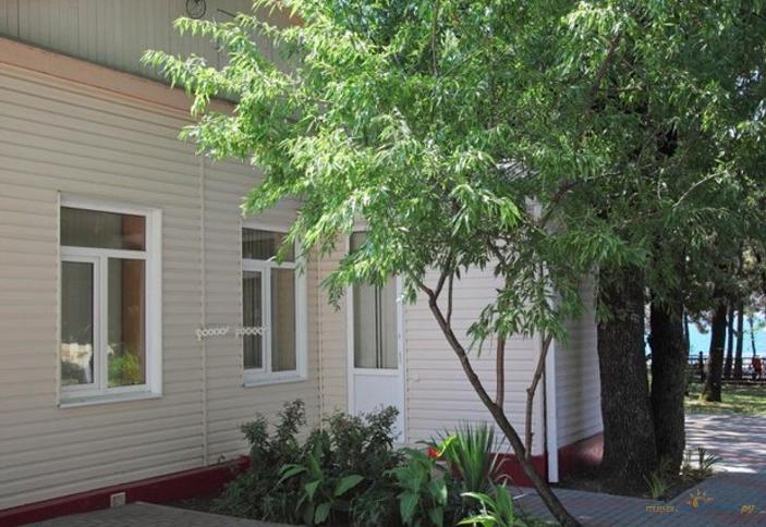 2-комнатный 2-местный номер, коттедж второй категории. Профилакторий Эдельвейс, г. Геленджик 