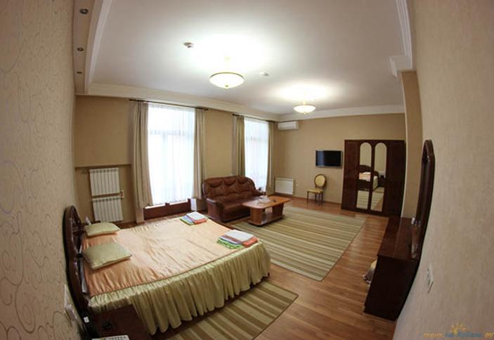 Трехместный двухкомнатный/Suite