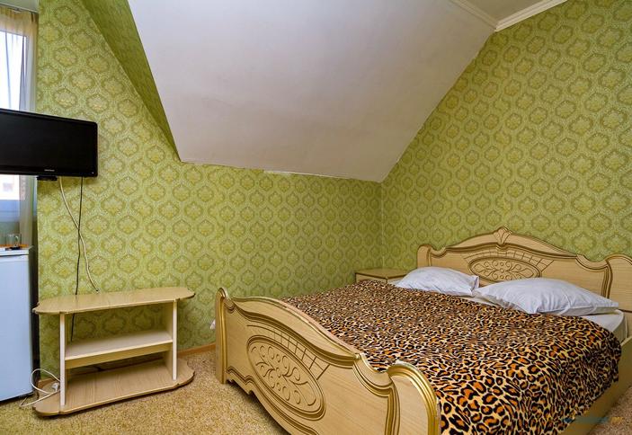 Трехместный номер ПК. Гостиница Пурпурный замок, Адлерский р-н г. Сочи