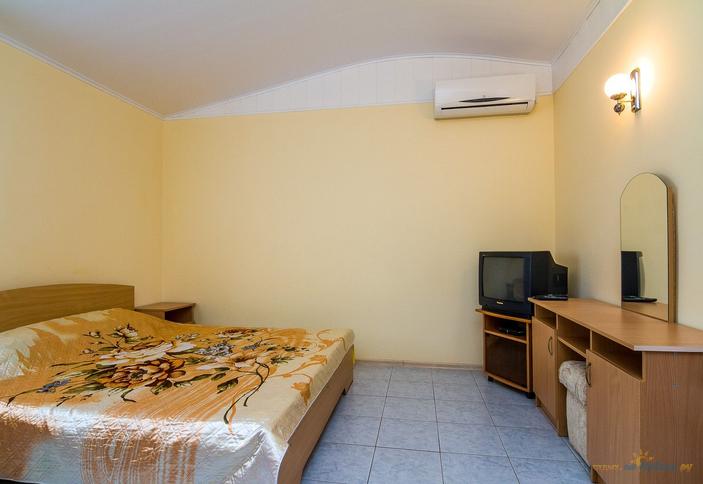 Четырехместный комфорт.Частная мини-база отдыха Солнечная, Ейский р-н, ст. Должанская