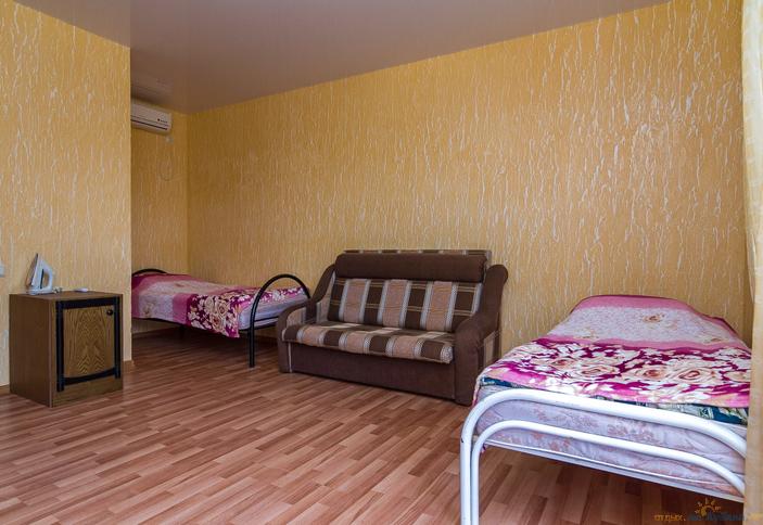 Четырехместный номер. Гостевой дом Linda, г. Ейск