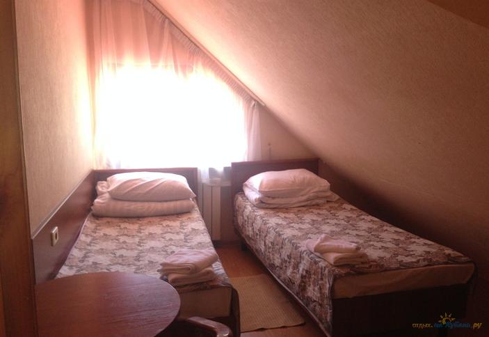Двухместный Молодежный номер отеля Фламинго, г. Сочи, Адлерский район, Красная Поляна, п. Эсто-Садок