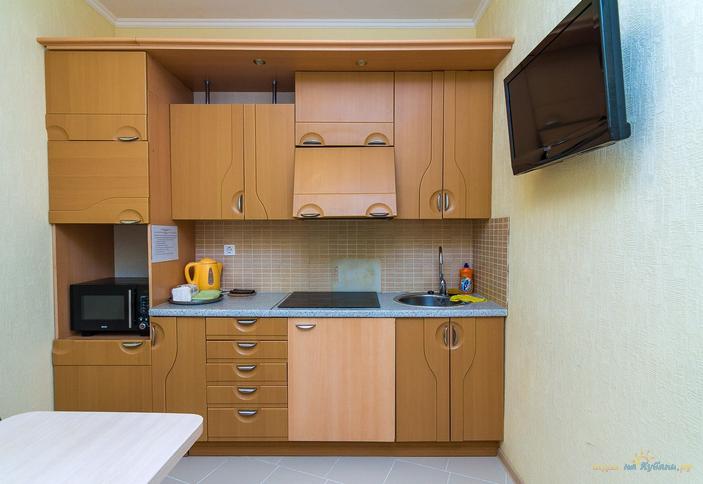 Семейный трехкомнатный номер. Гостиница Барселона, п. Небуг