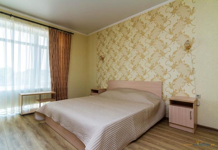 Трехместный полулюкс с балконом. Мини-гостиница Апельсин, Темрюкский р-н, Голубицкая