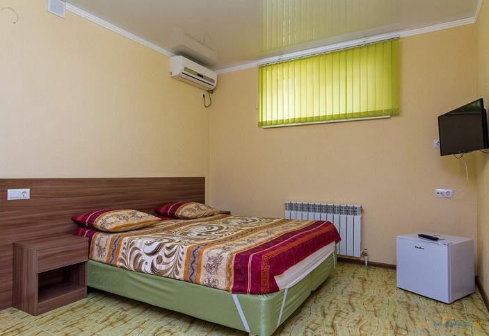 Двухместный (цоколь). Мини-гостиница Абрикос, г. Геленджик, п. Кабардинка
