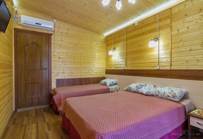 Полулюкс трехместный. Гостевой дом Изумруд, г. Новороссийск, с. Дюрсо