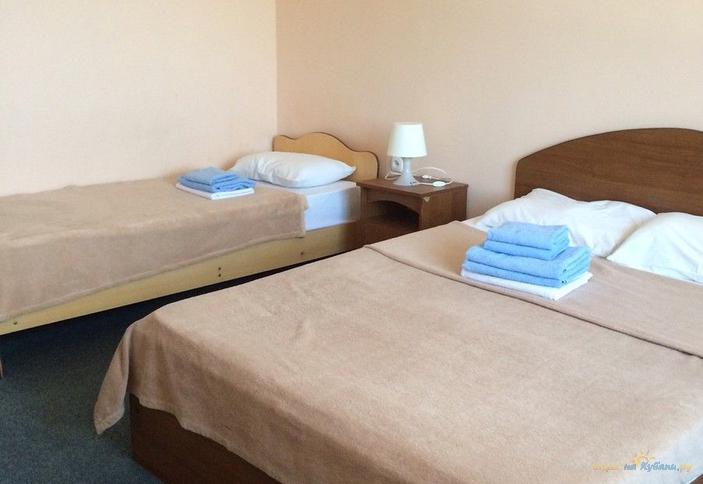 Пятиместный двухкомнатный номер. Отель Небеса, г. Сочи, п. Лазаревское