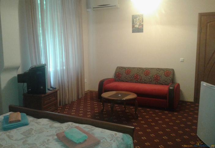 Трехместный