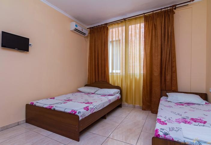 Трехместный стандарт. Гостевой дом Семья (7-я), г. Геленджик