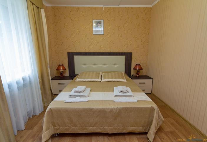 Двухкомнатный люкс в корпусе Сказка. Отель Бриз, Темрюкский район, п. Сенной