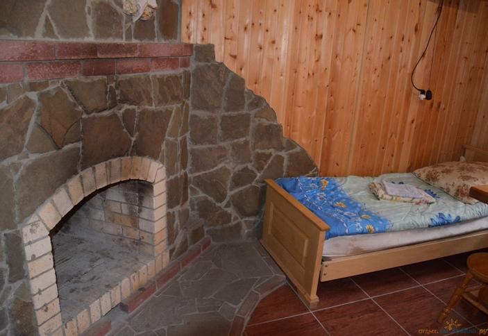 Трехместный с камином