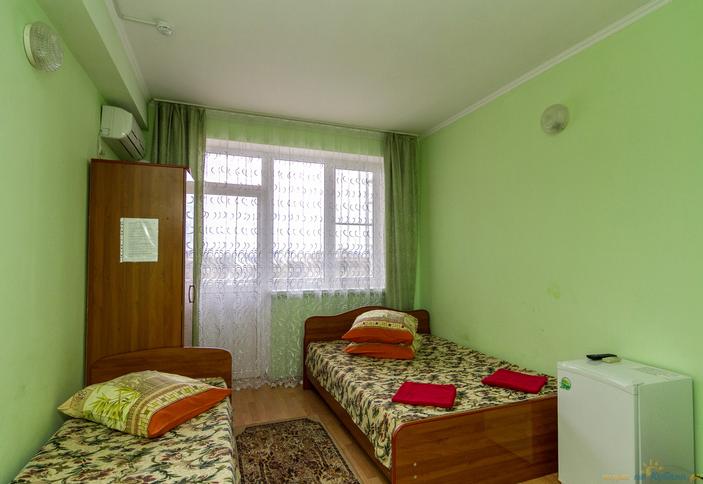 Трехместный номер с удобствами на блок. Гостевой дом Золотой Ямал, г. Анапа, п. Витязево