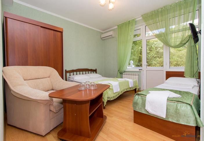 Трехместный