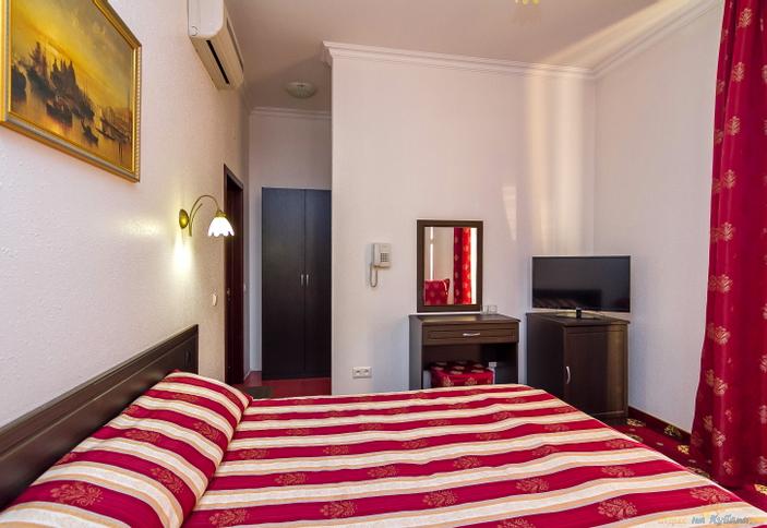 Двухместный полулюкс. Отель Алые паруса, г. Анапа