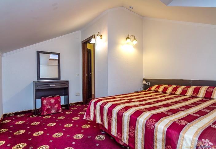 Люкс трехместный двухкомнатный. Отель Алые паруса, г. Анапа