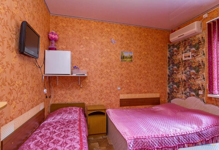 Трехместный номер. Гостевой дом НИКА, г. Геленджик, с. Кабардинка