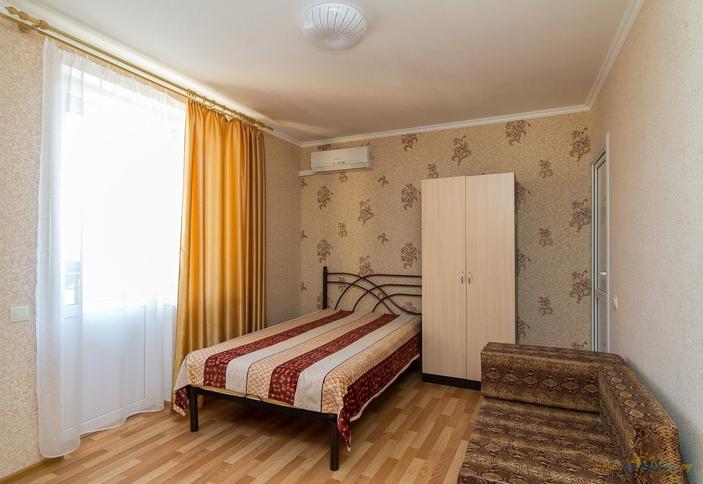 Пятиместный люкс с балконом. Гостевой дом Винтаж, г. Сочи, Лазаревский район, п. Лазаревское