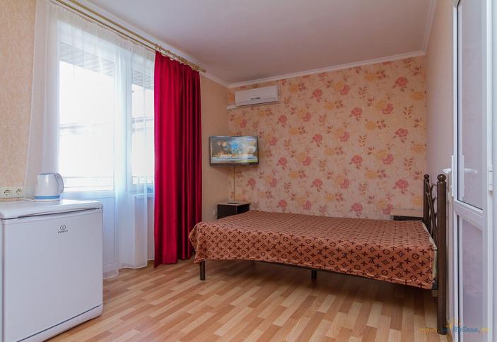 Двух-, трех-, четырехместный люкс с балконом. Гостевой дом Винтаж, г. Сочи, Лазаревский район, п. Лазаревское