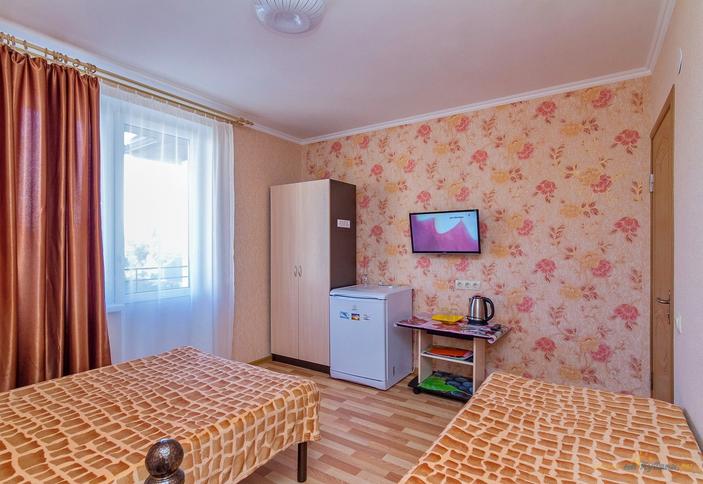 Двух-, трехместный люкс с балконом. Гостевой дом Винтаж, г. Сочи, Лазаревский район, п. Лазаревское