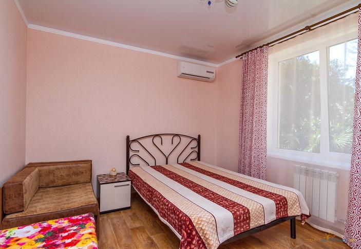 Трехместный люкс. Гостевой дом Винтаж, г. Сочи, Лазаревский район, п. Лазаревское