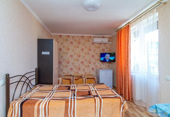 Двух-, трех-, четырехместный люкс с балконом. Гостевой дом Винтаж, г. Сочи, Лазаревский район, п. Лазаревское