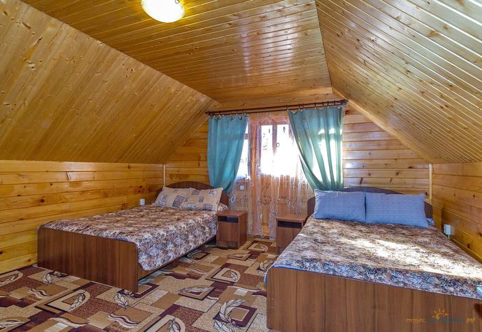 Четырехместный номер. Гостевые дома Близнецы у реки, Майкопский район, ст. Даховская