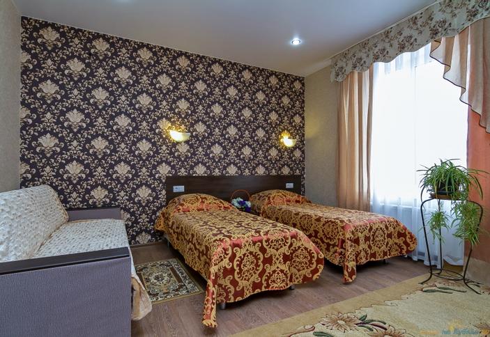 Стандарт комфорт трехместный. Гостиница Абажур, г. Краснодар