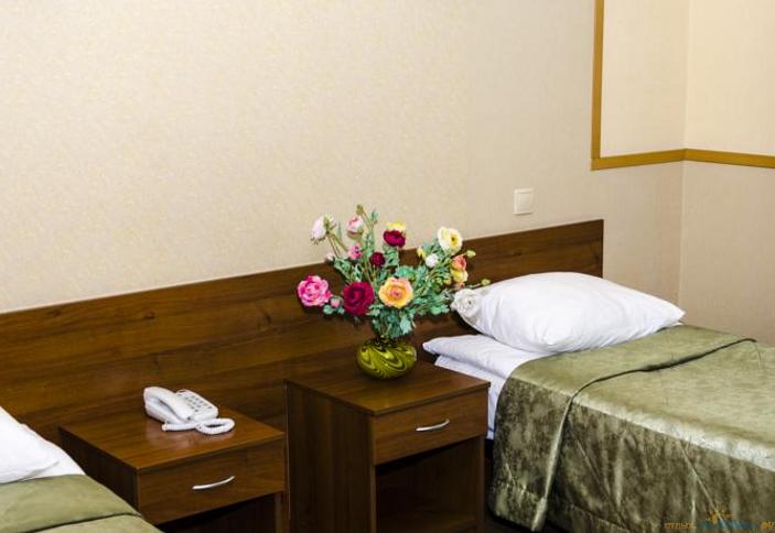 Трехместный