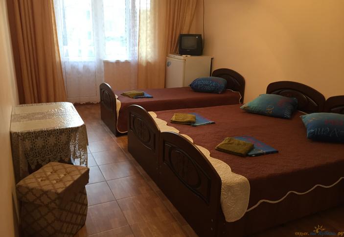 Трехместный 