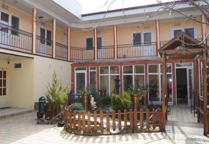 Греческий дворик