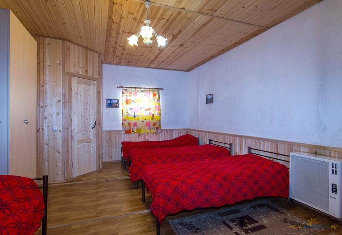 Гостевая комната для 5 человек с удобствами в номере. Крестьянско-фермерское хозяйство Усадьба Колхидские Ворота, Апшеронский район, Камышанова поляна