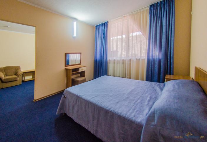 Двухместный двухкомнатный (двуспальная кровать)