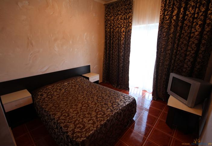 Трехместный